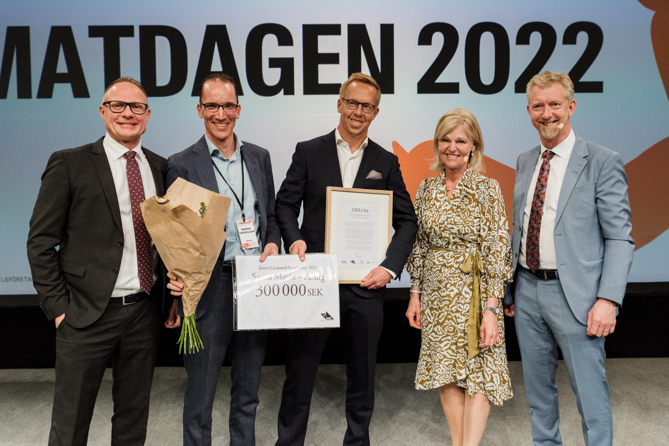 Björn Hellman, CEO the Swedish Food Federation, Henrik Samuelson, SVP BA ScaCE, Anders Hansson, Commercial Director Retail BA ScaCE, Anna Hallberg, Minister of Foreign Trade and Nordic Affairs and Jan Larsson, CEO Business Sweden at the award ceremony.